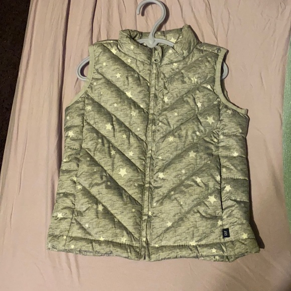 Light gray w/ star detail GAP vest - Picture 1 of 2